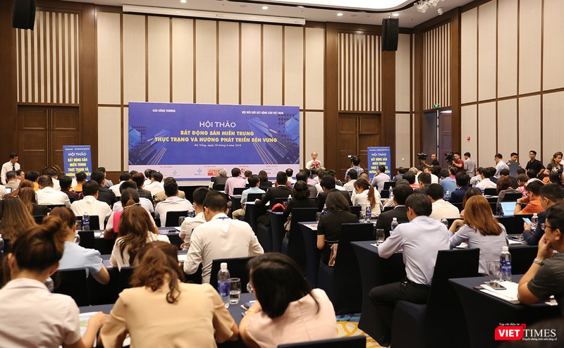Hơn 200 đại biểu là các chuyên gia, các nhà quản lý và doanh nghiệp tham dự Hội thảo chuyên đề về Thị trường BĐS miền Trung Hơn 200 đại biểu là các chuyên gia, các nhà quản lý và doanh nghiệp tham dự Hội thảo chuyên đề về Thị trường BĐS miền Trung
