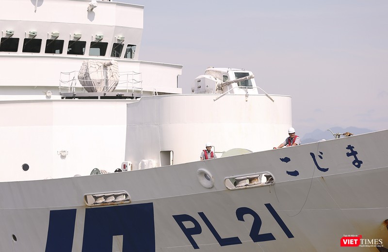 Tàu được trang bị pháo hạm phía mũi