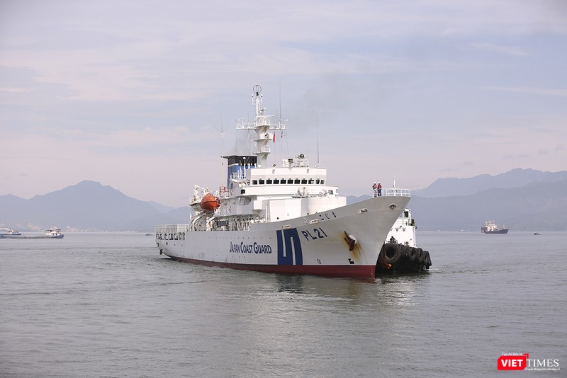 Trên vịnh Đà Nẵng