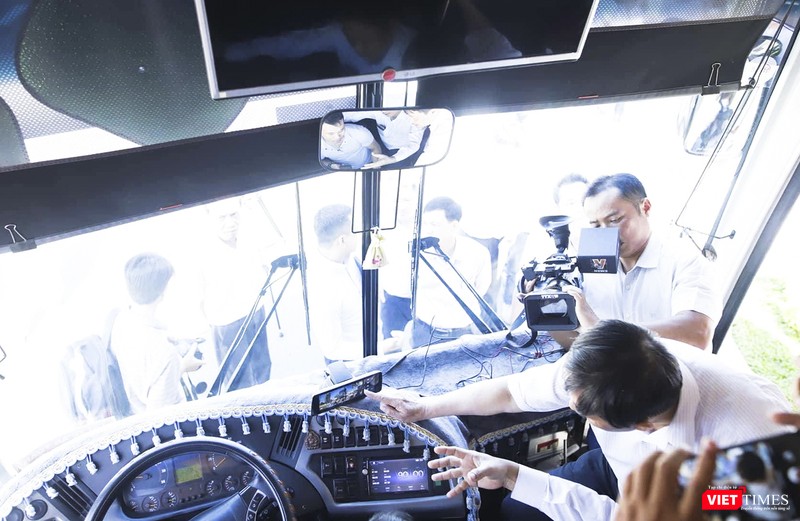 Sở Du lịch TP Đà Nẵng phối hợp với Sở GTVT TP cùng các doanh nghiệp du lịch, lữ hành tổ chức buổi Lễ ký kết lắp đặt camera trên xe du lịch.