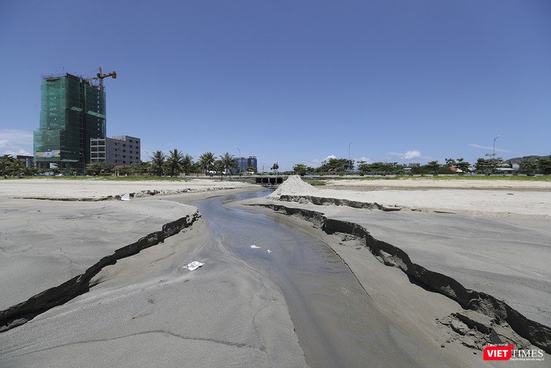 Nước thải bốc mùi hàng ngày vẫn chảy ra biển