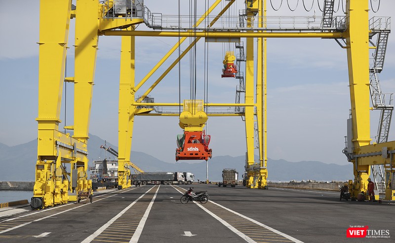 Sau năm 2020, Cảng Liê Chiểu sẽ từng bước phát triển để đảm nhận vai trò khu bến chính của cảng cửa ngõ quốc tế tại khu vực miền Trung, tiếp nhận tàu có trọng tải 100.000 tấn. Tàu container có sức chở từ 6.000-8.000 TEUS. 