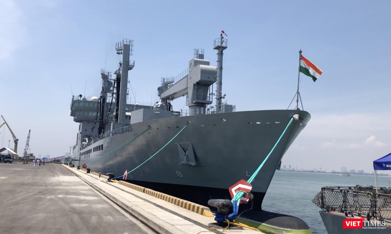 Tàu hậu cần Shakti tại Cảng Tiên Sa trong khuôn khổ chuyến thăm của của đội tàu Hải quân Ấn Độ đến Đà Nẵng là vào tháng 5/2018.