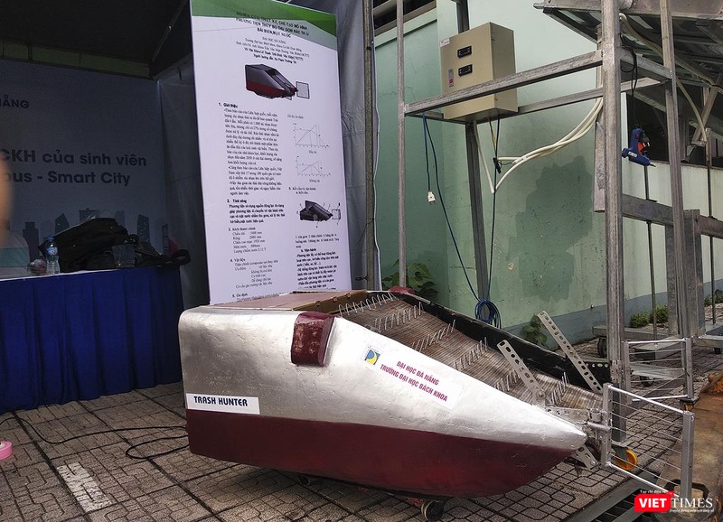 Mô hình máy vớt rác trên sông hồ, biển của nhóm sinh viên ĐH Bách Khoa Đà Nẵng