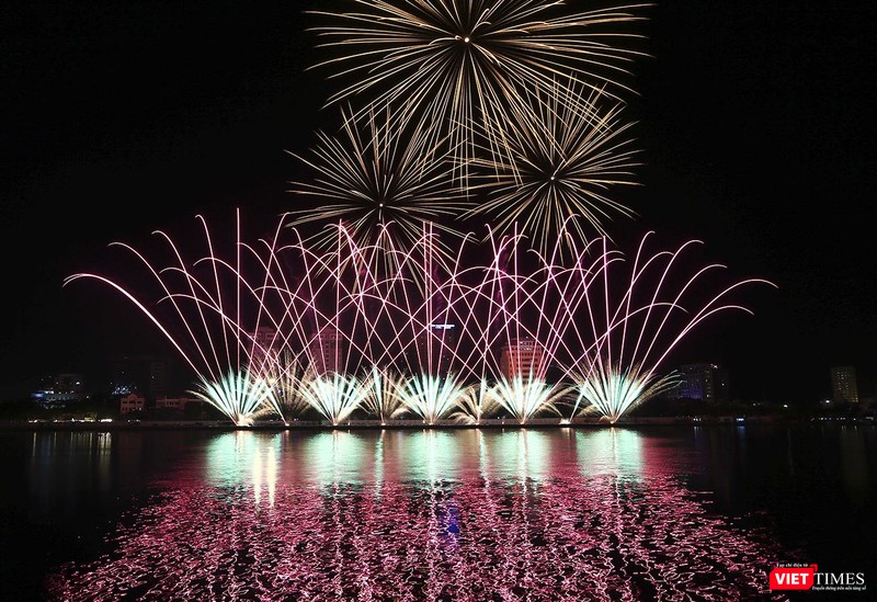 Màn trình diễn pháo hoa tại DIFF 2019
