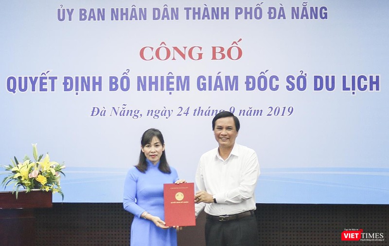 Bà Trương Thị Hồng Hạnh nhận quyết định bổ nhiệm giám đốc Sở Du lịch Đà Nẵng