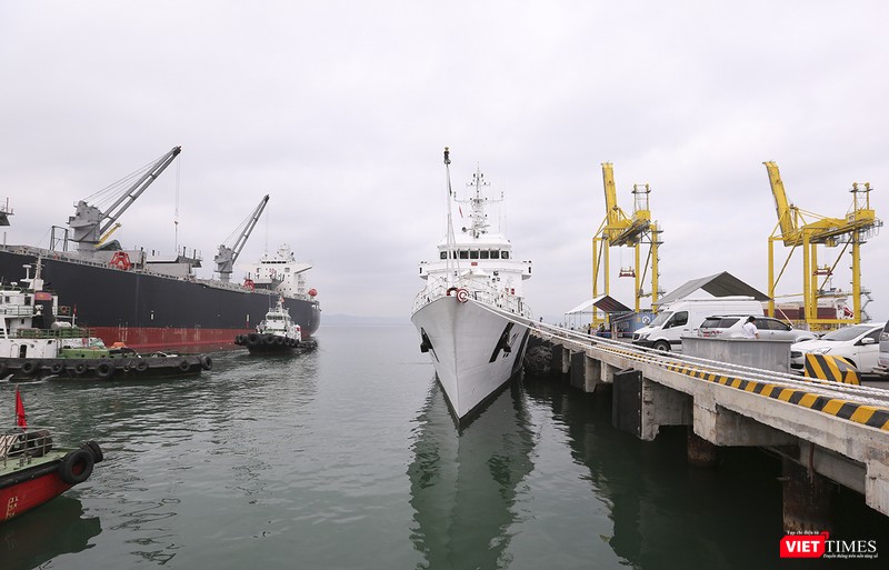 Cảng Tiên Sa đang đón tàu