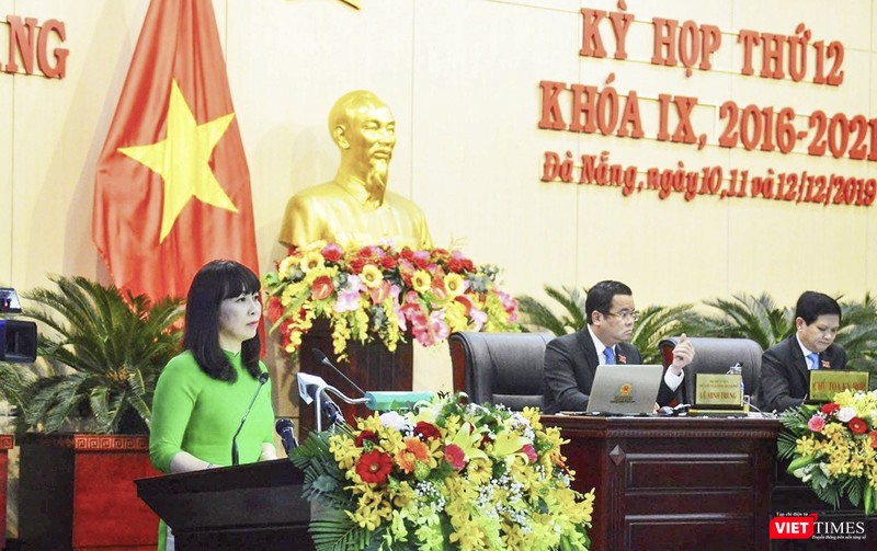 Bà Trương Thị Hồng Hạnh - Giám đốc Sở Du lịch Đà Nẵng tại phiên chất vấn Kỳ họp thứ 12, HĐND TP Đà Nẵng Khóa IX 