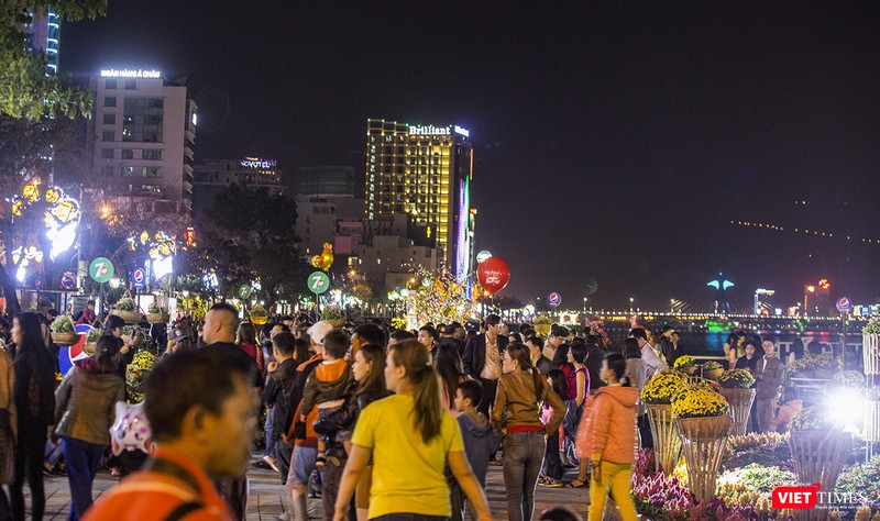 Một góc tuyến đường Bạch Đằng (Đà Nẵng) về đêm