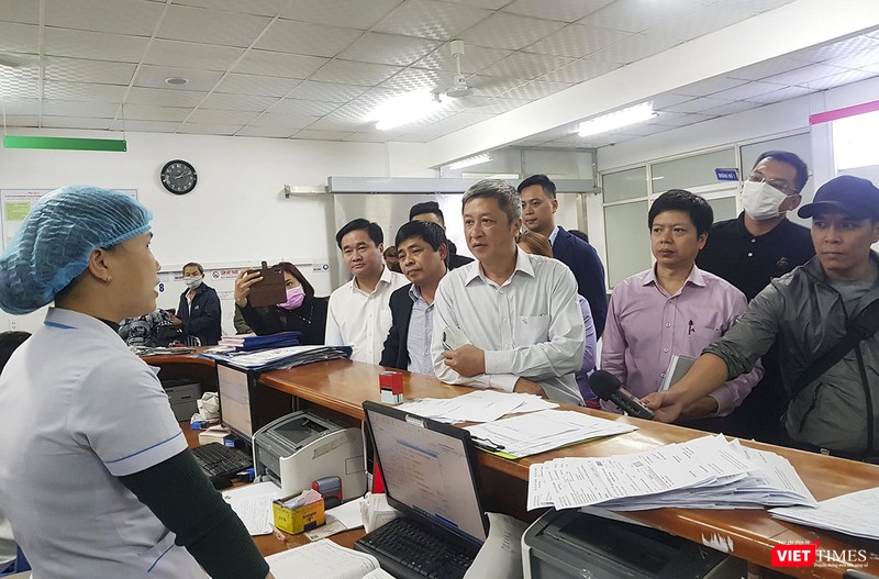  Thứ trưởng Bộ Y tế Nguyễn Trường Sơn và đoàn công tác của Bộ Y tế đã có chuyến thị sát và kiểm tra kiểm tra công tác phòng chống bệnh viêm phổi cấp do virus corona tại Đà Nẵng