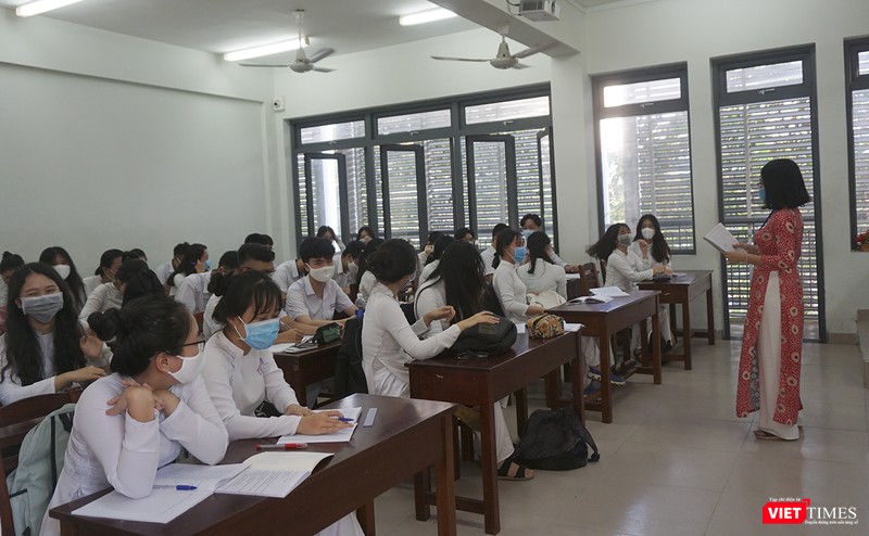 Học sinh THPT trên địa bàn TP Đà Nẵng đến lớp trong mùa dịch COVID-19