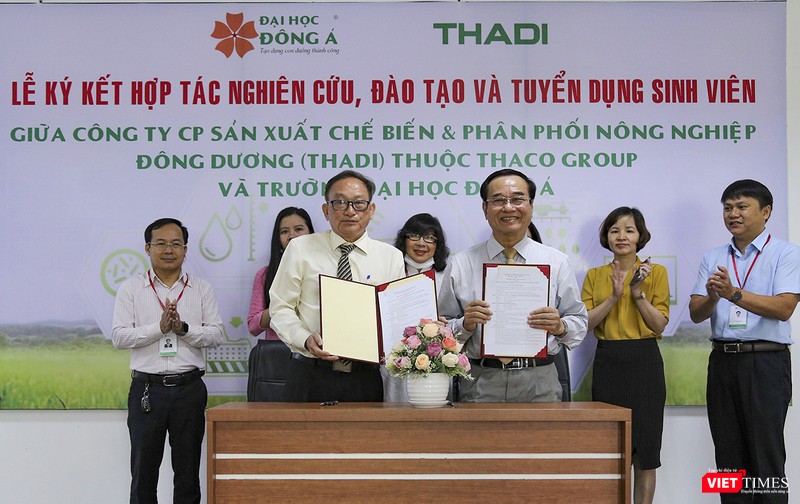 Đại diện THADI và Đại học Đông Á tại lễ ký kết hợp tác đào tạo