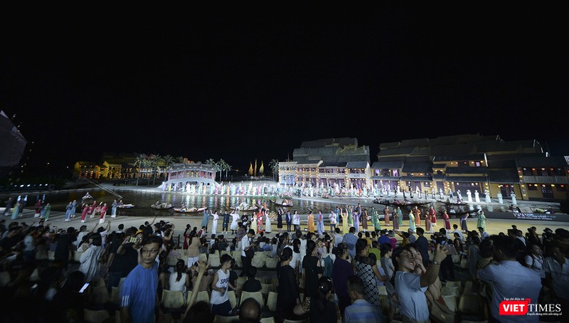 Quang cảnh một show diễn tại Đảo ký ức Hội An, Quảng Nam.