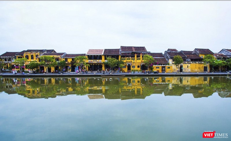 Một góc đô thị cổ Hội An bên dòng sông Hoài (ảnh Hồ Xuân Mai)