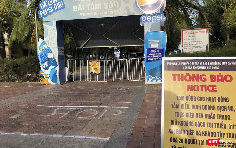 Khu vực bãi giữ xe, tắm nước ngọt được vệ sinh, khử khuẩn, kẻ vạch phân luồng giãn cách người và phương tiện đi tắm biển