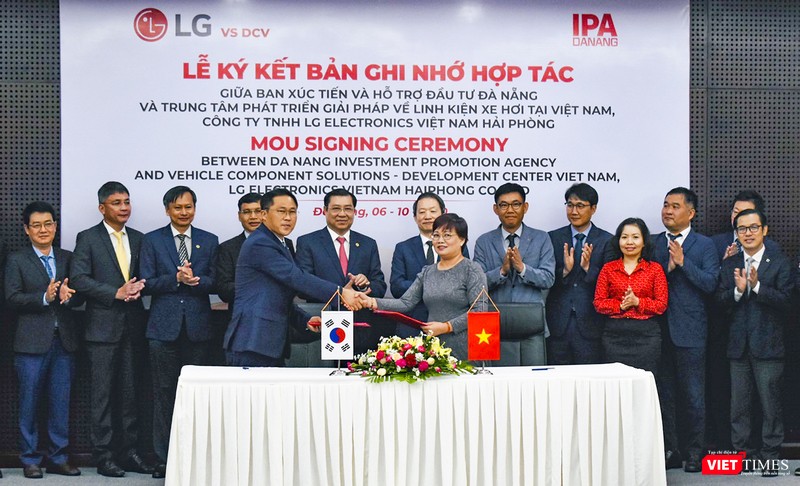 Quang cảnh buổi ký kết