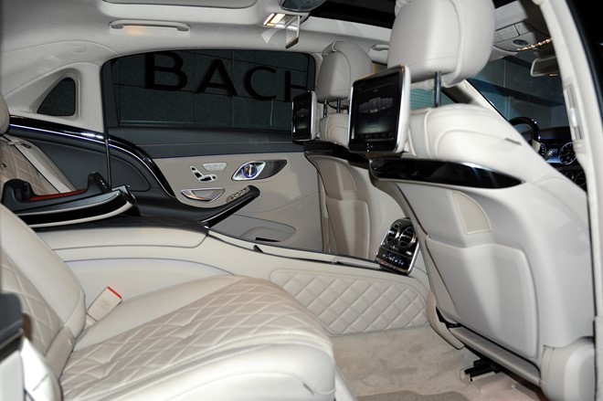 Nội thất trên các dòng Maybach tương tự nhau, đều sử dụng chất liệu siêu sang và ghế massage.