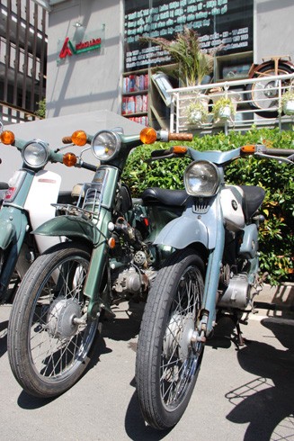 Hàng trăm xe máy cổ hội tụ tại Sài Gòn ảnh 3