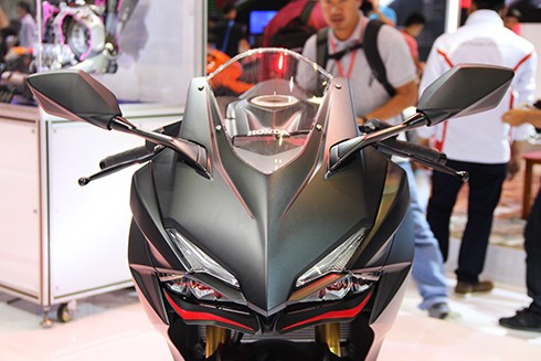 Thiết kế đèn pha phân tầng.Đèn pha LED thể thao. Thiết kế đèn pha phân tầng.Đèn pha LED thể thao.