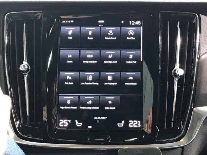 Ứng dụng cho phép bạn thao tác từ điều chỉnh chỗ ngồi cho tới thay đổi thiết lập điều hòa không khí - Ảnh: Steve Kovach/Business Insider Ứng dụng cho phép bạn thao tác từ điều chỉnh chỗ ngồi cho tới thay đổi thiết lập điều hòa không khí - Ảnh: Steve Kovach/Business Insider