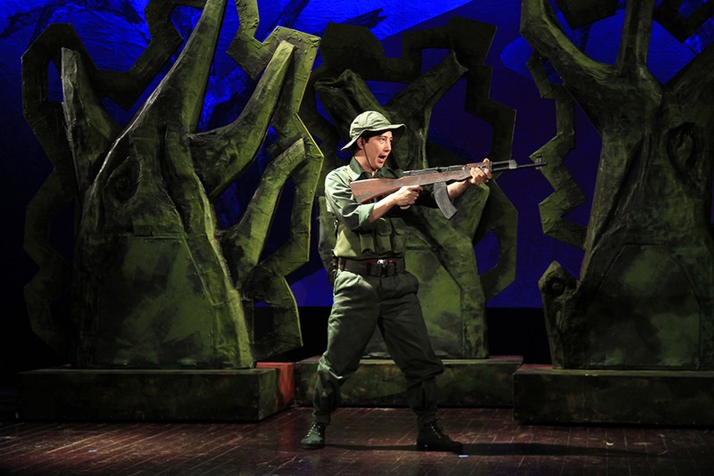 Video: “Biệt đội Báo Đen” khốc liệt và lãng mạn trên sân khấu Nhà hát Lớn ảnh 11