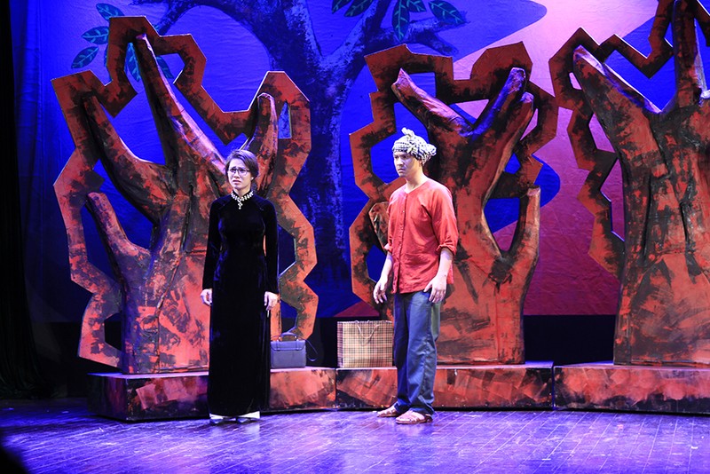 Video: “Biệt đội Báo Đen” khốc liệt và lãng mạn trên sân khấu Nhà hát Lớn ảnh 12