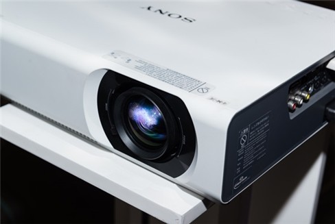Bốn mẫu máy chiếu Sony mới về Việt Nam
