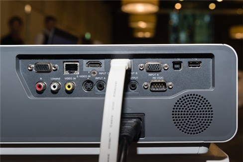 Bốn mẫu máy chiếu Sony mới về Việt Nam