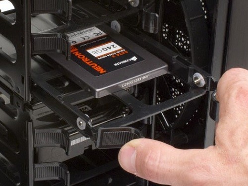 Ổ lưu trữ SSD (cũng như HDD) dễ hư hỏng trong quá trình sử dụng.