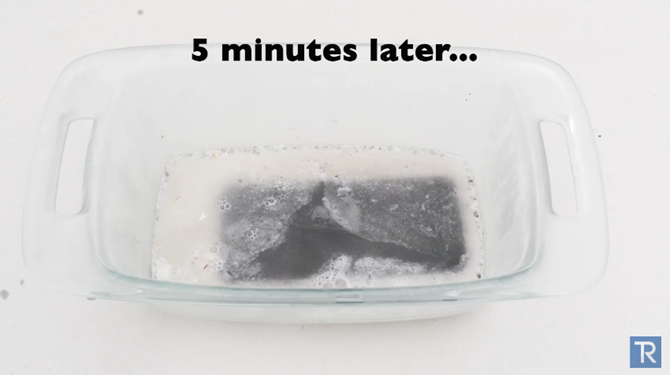 Hãi hùng iPhone 7 'hấp hối' trong axit siêu mạnh ảnh 4