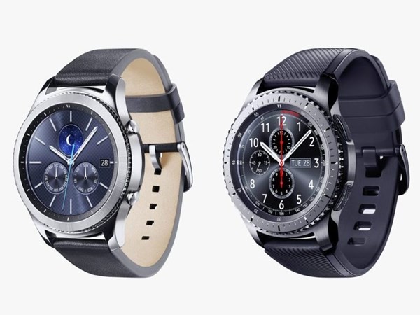Samsung Gear S3 Classic bên trái và Gear S3 Frontier.