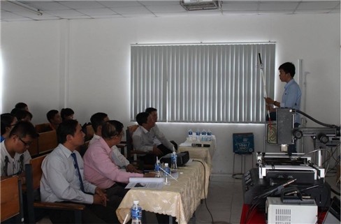 Võ Chí Hiếu giới thiệu sản phẩm 