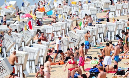 Ngày nay, trên các bãi biển, công viên của nước Đức đều có các khu vực dành riêng cho người thích khỏa thân. Ảnh:CNN. Ngày nay, trên các bãi biển, công viên của nước Đức đều có các khu vực dành riêng cho người thích khỏa thân. Ảnh:CNN.