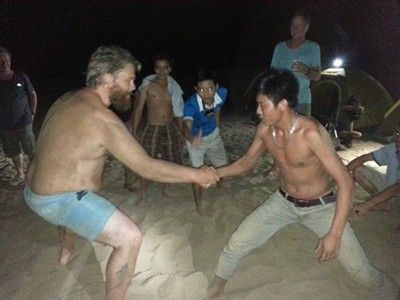 150 porter theo hãng truyền hình ABC vào hang Sơn Đoòng để làm gì? ảnh 7