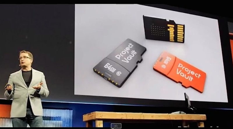 Project Vault là dự án khác của Google ATAP, phát triển máy vi tính siêu nhỏ gọn với kích thước chỉ bằng chiếc thẻ nhớ microSD. Mục đích chính của Vault là liên lạc và xác nhận tài khoản mà không cần mật khẩu. Nó có khả năng mã hóa các thông tin ra/vào của thiết bị để hông ai biết được dữ liệu bên trong là gì.