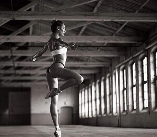 Nóng bỏng thiên thần nội y  Victoria's Secret và bí quyết giữ dáng ít người biết tới ảnh 10