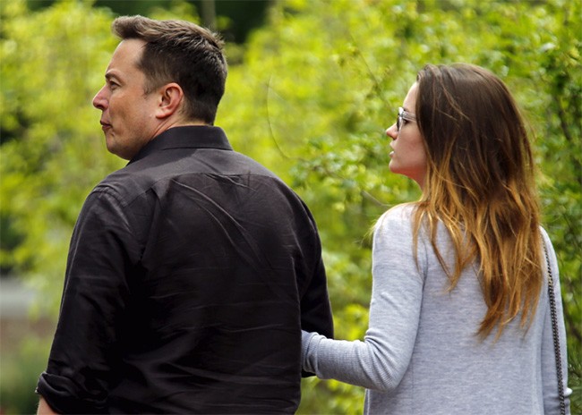 Elon Musk và Talulah Riley. Mike Blake / Reuters