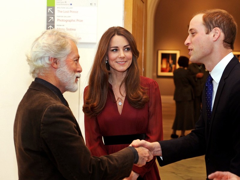 Chấm điểm gu thời trang của công nương Kate Middleton và Meghan Marke qua các tấm hình chia sẻ trên Internet ảnh 6