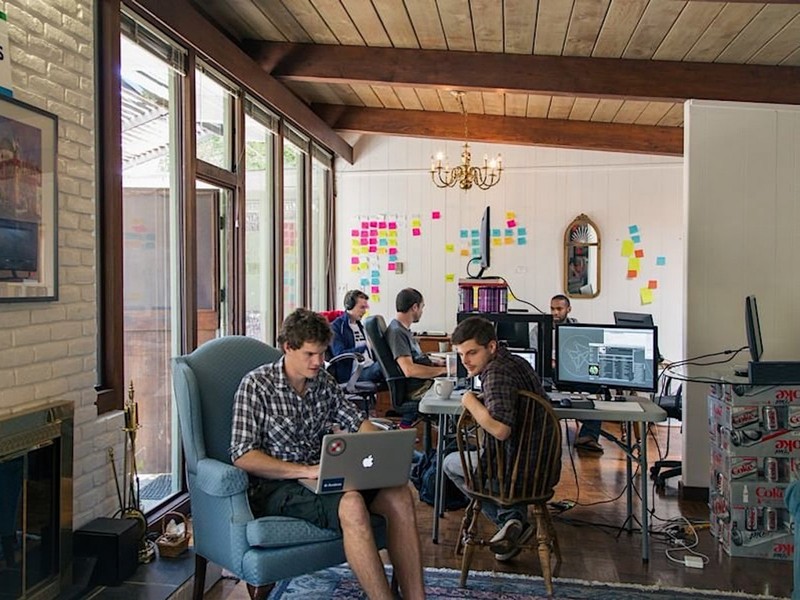 Thăm căn nhà "huyền thoại" nơi Zuckerberg đã sống và tạo lập mạng xã hội Facebook  ảnh 13