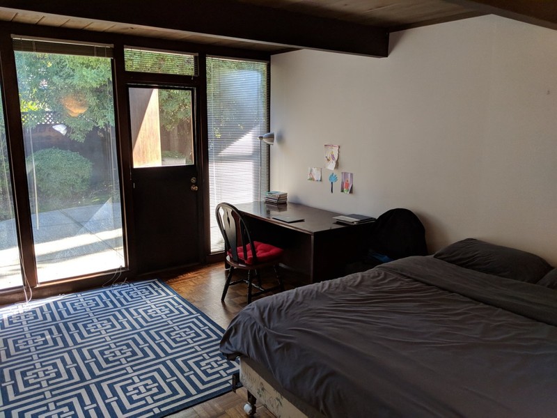 Thăm căn nhà "huyền thoại" nơi Zuckerberg đã sống và tạo lập mạng xã hội Facebook  ảnh 14