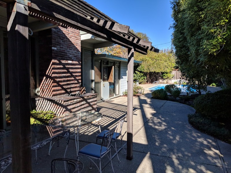 Thăm căn nhà "huyền thoại" nơi Zuckerberg đã sống và tạo lập mạng xã hội Facebook  ảnh 15