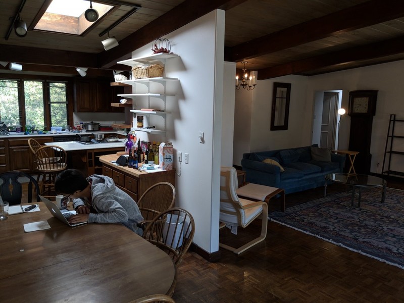 Thăm căn nhà "huyền thoại" nơi Zuckerberg đã sống và tạo lập mạng xã hội Facebook  ảnh 4