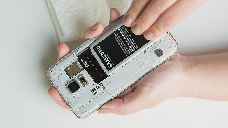 Cứu nguy “dế yêu” bị dính nước với 10 bước đơn giản  ảnh 1