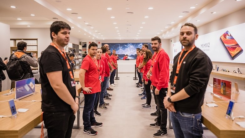 Trước khi bạn mua điện thoại mới, hãy lắng nghe 7 lời khuyên của chúng tôi  ảnh 2