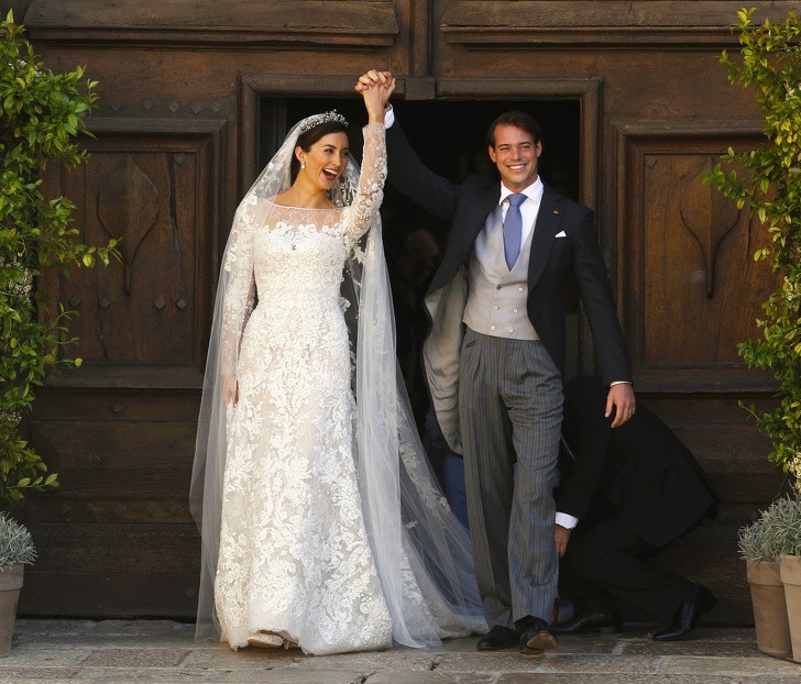 Trầm trồ trước những bộ váy cưới hoàng gia đẹp nhất mọi thế kỷ  ảnh 12