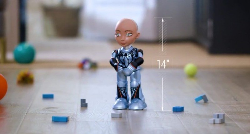 Little Sophia chỉ cao khoảng 14 inch (35,5cm). Nguồn: Sophia Twitter