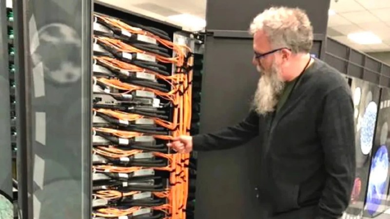 Michael Papka, một nhà khoa học cao cấp tại Phòng thí nghiệm quốc gia Argonne. Ảnh: Nikkei Asian Review Michael Papka, một nhà khoa học cao cấp tại Phòng thí nghiệm quốc gia Argonne. Ảnh: Nikkei Asian Review