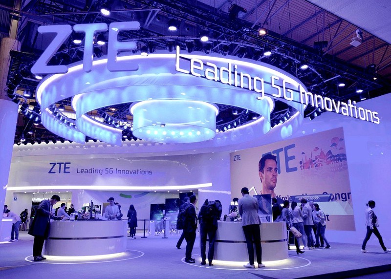 Gian hàng thiết bị viễn thông của ZTE tại triển lãm thương mại MWC Barcelona hàng năm được tổ chức vào tháng 2. Ảnh: SCMP Gian hàng thiết bị viễn thông của ZTE tại triển lãm thương mại MWC Barcelona hàng năm được tổ chức vào tháng 2. Ảnh: SCMP