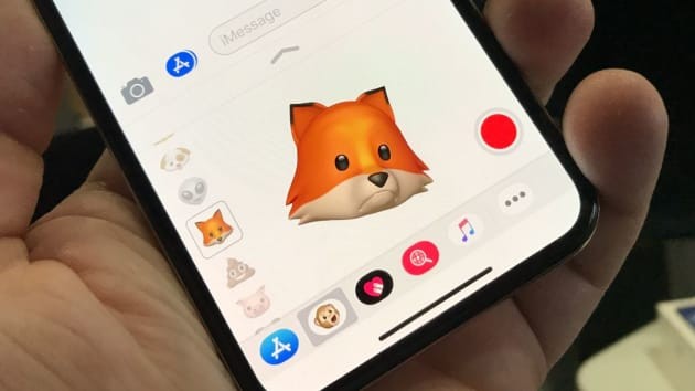 Tính năng Animoji trên Apple. Ảnh: CNBC