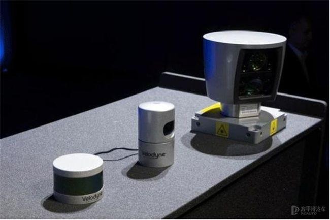 Giá thành của LiDAR cao hơn nhiều so với camera chất lượng cao.